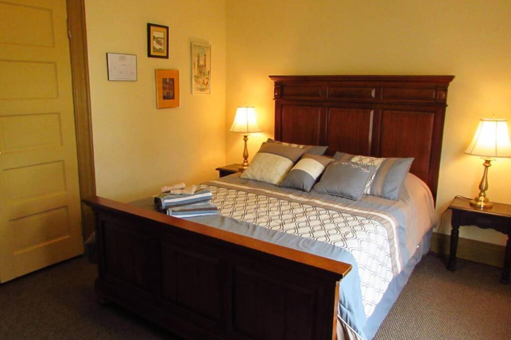 Great Gorge Guesthouse - Walk To The Falls, The Casino And All Downtown Restaurants - Across From The Aquarium Niagarafälle Exterior foto