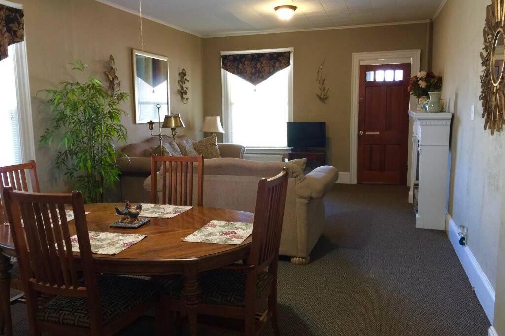 Great Gorge Guesthouse - Walk To The Falls, The Casino And All Downtown Restaurants - Across From The Aquarium Niagarafälle Exterior foto