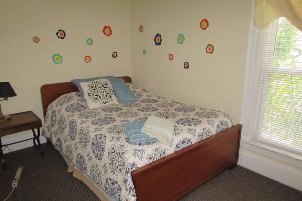 Great Gorge Guesthouse - Walk To The Falls, The Casino And All Downtown Restaurants - Across From The Aquarium Niagarafälle Exterior foto